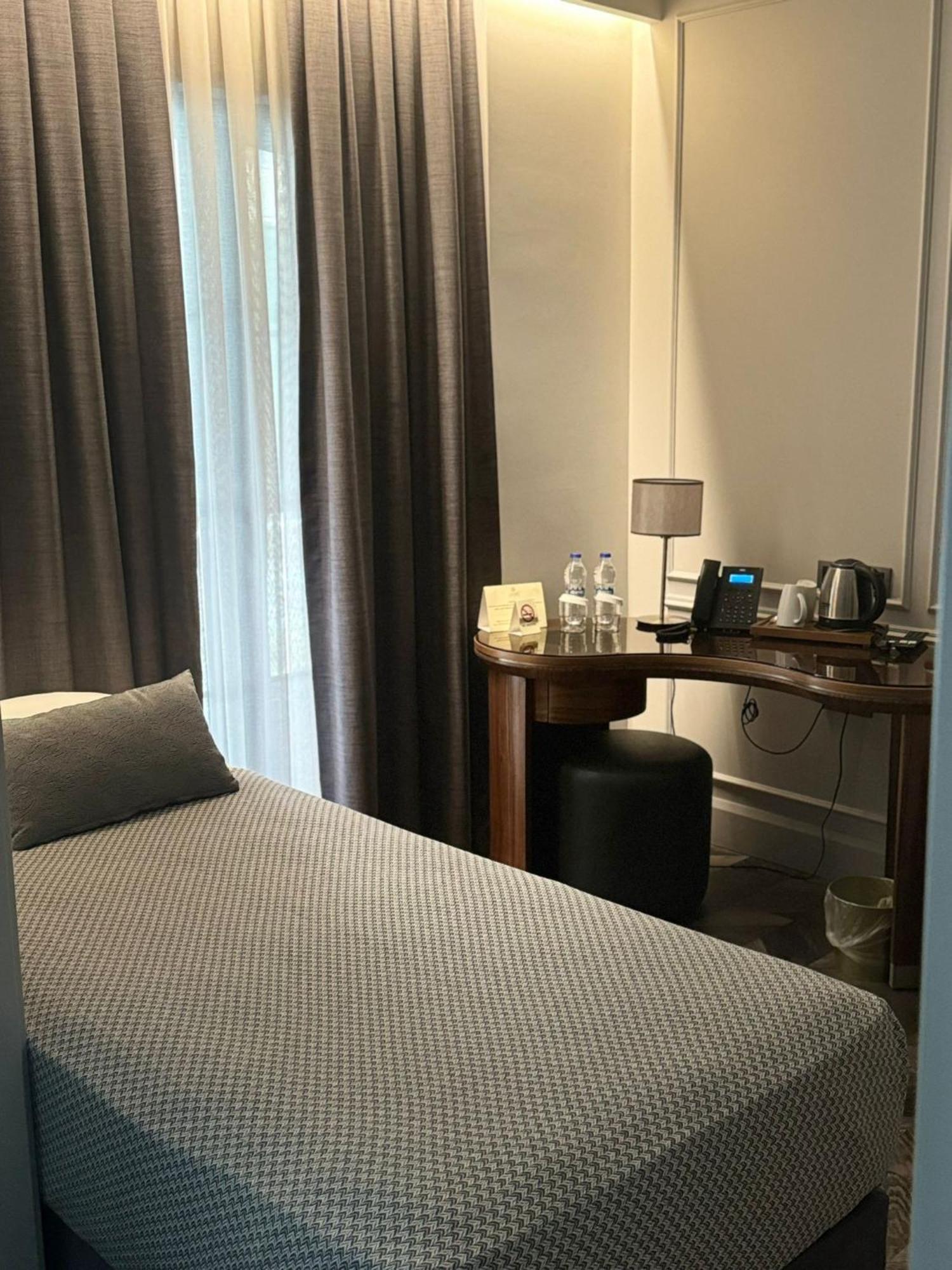 Livro Hotel Istambul Extérieur photo
